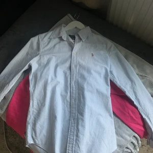 Ralph lauren skjorta - Ralph lauren skjorta i storlek S, som är använd en gång. 