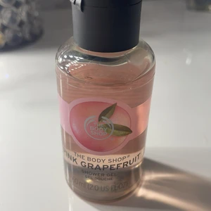 Pink grapefruit shower gel  - Den här tvålen från the body shop har bara använts 1 gång