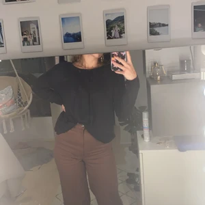 Rodebjer blus - Oanvänd, stl xs/s. Lite finare märke så vill minst ha 200kr för den då den kostade över 1500kr. Sista bilden är baksidan.