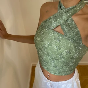 Shein topp - Topp från Shein! Oanvänd! Storlek xs. Köparen står för frakten!