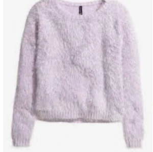 💖 Mysig tröja 💖 - Säljer en mjuk lurvig babyrosa tröja i storlek S/M använd några gånger. Bra skick super mysig att gosa i på kalla sommarkvällar och även jätte snygg!