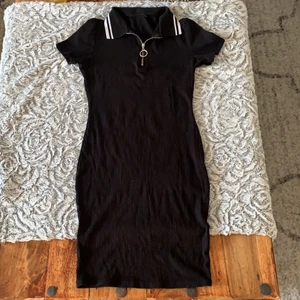 Klänning - Tight klänning . Svart 