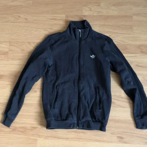 adidas kofta - riktigt fet adidas kofta i storlek S, köparen står för frakt💚