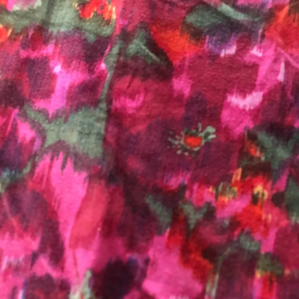 Klänning i rosa mönster. Strl M. Från indiska. Klänningar.