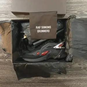 BNWT / DS Raf Simons FW21 Cylon-21 Runner Black Red    Size: US 9 / EU 42    Color: Black red    Condition: New