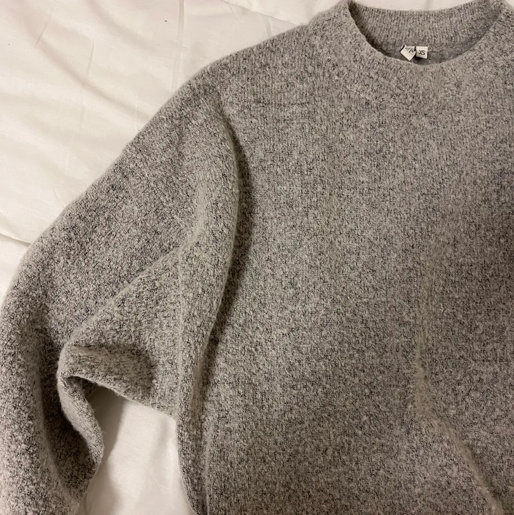 Selling this knitwear which has been used but still is in good condition and cosy! It’s a bit oversized . Stickat.