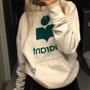 Intressekoll på ljusgråa marant hoodie med grönt tryck 