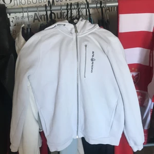 Sail racing hoddie. - Använd en gång säljer för att den e på gränsen för liten för mig.                                                                        Bara seriösa.