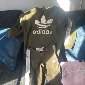 Adidas costume - Bought in London for 150. Selling both pieces for 700