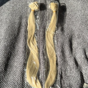 Blont löshår!  - Långt löshår med clips! Väldigt ljus blont! Blev tyvärr för ljust för mitt hår så kan ej använda de! Väldigt bra kvalitet!