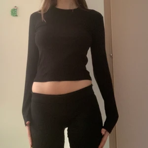  svart ribbad tröja!🌟 - Skriv om du har frågor!