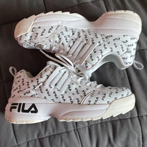 Flia sneakers st 39 - INTRESSE KOLL!  Har endast använts en gång. 