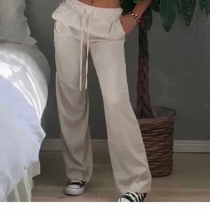 Linnebyxor - Sköna trendiga linnebyxor. Dem har resår i midjan. (Första bilden är lånad). 
