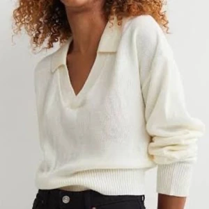 Säljer denna då den var lite för liten - Vit tröja från hm. 