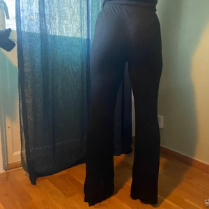 Byxor i svart och grått  - Dessa är exakt likadana bara färgen som är skillnad. 70kr/ styck. 120kr för båda. Frakt tillkommer :) 