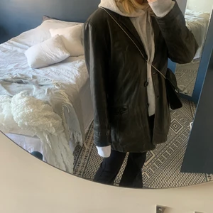 Läderjacka - Läderjacka köpt secondhand som inte används tillräckligt