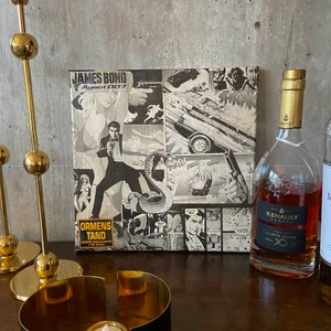 Vintage Comic Book Canvas Art - Handgjord 30x30cm tavla. Utklipp från James Bond ”Ormens Tand”. Bud tillåts