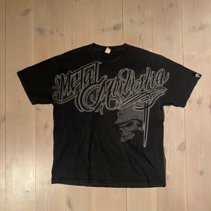 Vintage rock T-shirt - En väldigt snygg och gammal rock T-shirt med perfekt fade och tryck tryck på ärmarna. Skick 8/10 felfri förutom lite fadead. Storlek Xl passar boxy L också
