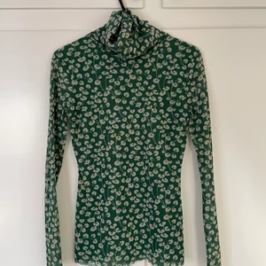 Ganni topp - Långärmad topp i mesh. Använt bara ett par gånger. 