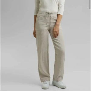 Linnebyxor - Säljer mina beiga linnebyxor från Esprit! De kommer ej till användning pga för stora på mig. Storlek 36. Knappt använda, superfint skick! ⭐️ Frakt tillkommer