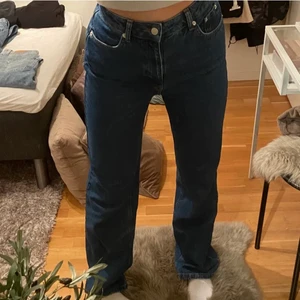 NAKD jeans - Säljer dessa nakd jeansen pga dem är förstora för mig, och jag hann inte skicka tillbaks dem, de är bara provade fåtal gånger, nypris 499:- FRAKTKOSTNADEN ÄR INKLUDERAD