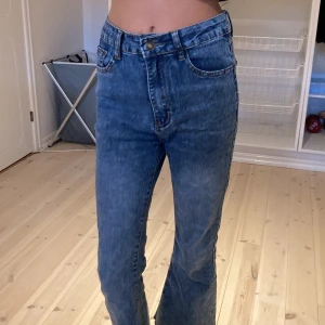Blåa highwaist jeans  - Super fina jeans 