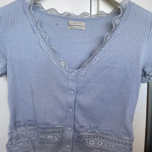 Croptop  - Super söt croptop från Urban outfitters.