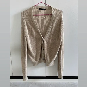 Stickad kofta - Stickad kofta från lager 157. Fint skick. Köparen står för frakt. 