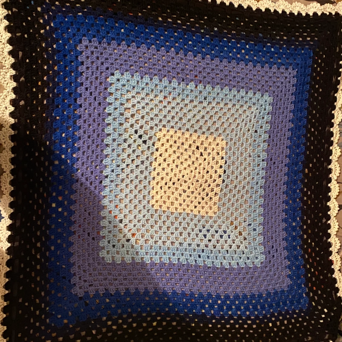 En virkad bebies täcke 