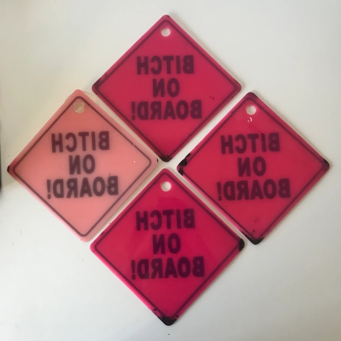 Rosa bitch on board skyltar - 90