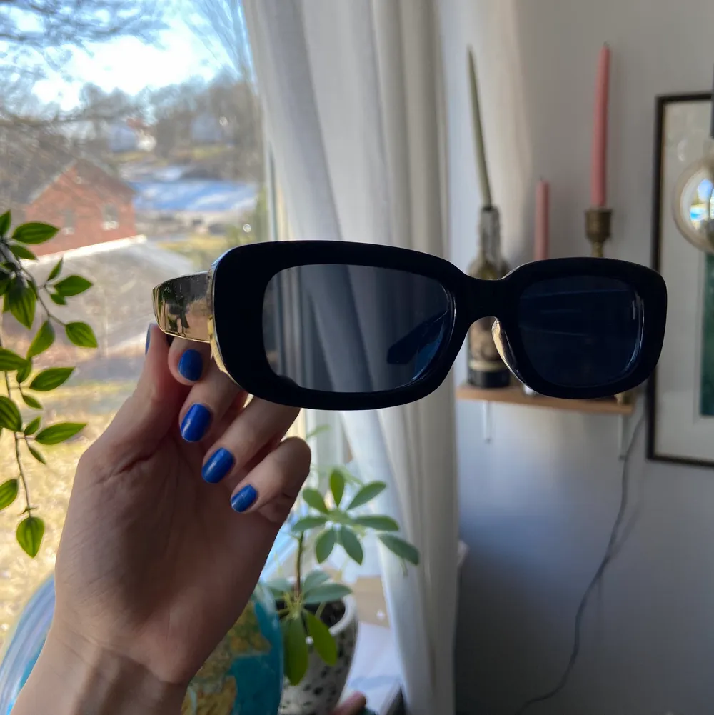 Superfina solglasögon som passar perfekt till våren☺️☺️ frakten står för köparen☀️🌞. Accessoarer.