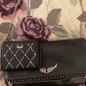 Zadig väska och plånbok - Säljer min Zadig väska och plånbok för 2500...💘dessa två tillsammans är värt runt 6000 igentligen så passa på och buda !!! 🌠