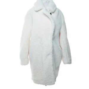 Kappa - Vit mysig kappa i storlek xs 🦋 hör av er vid minsta intresse eller fundering!💕 obs skriv till mig innan ni klickar på köp nu 🫶