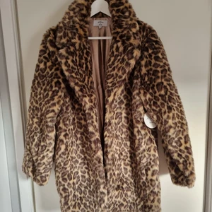 Trendy Coat - Super nice texture and brand new!