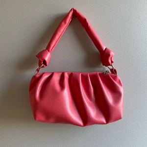 Rosa väska - Super somrig väska från Nelly som aldrig används💗