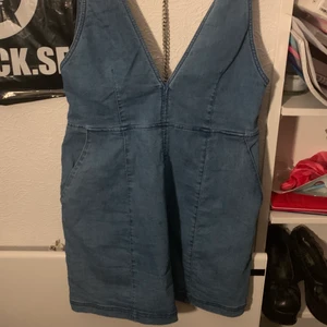 Jeansklänning med fickor - Finaste jeansklänningen som har FICKOR! 