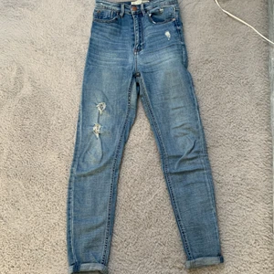 jeans - jätte fina jeans från stradivarius (zalando), storlek 34, jätte fint skick, köpta för 350kr, skicka privat för mer bilder!🦋