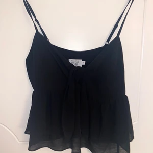 Svart linne - Svart linne från nakd, knappt använd så är i fint skick! Köpt för 319kr, skriv privat för mer bilder☺️ köpare står för frakten!