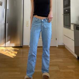 Lågmidjade jeans från weekday. Nypris: 600kr