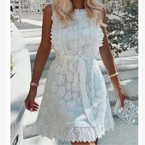 Studentklänning - Studentklänning från Dennis maglic, Margot. Använd endast en gång och därmed som ny!  Nypris 800 kr