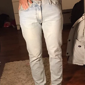 Boyfriend Jeans - Jeans med dragkedja och knapp är 162 och de går ner till fötterna