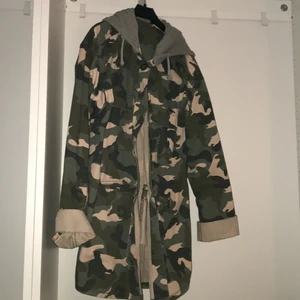 En jacka i militär i storlek S  - En jacka i S, 