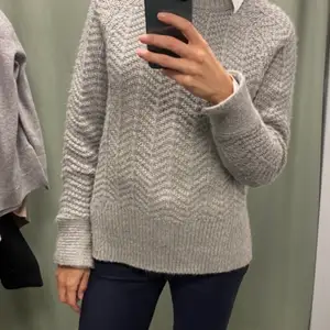Stickad grå tröja från H&M