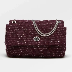 Beck söndergaard väska - Säljer denna skitsnygga oanvända röda väskan med prislappkvar  från beck söndergaard då jag beställde en svart och en röd. Mått: 26 X 16cm!💖 den andra bilden visar hur stor den är. Nypris 799