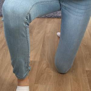 Molly Jeans från Gina stl xs. Säljes pga att de är för små. Olginalpris 299kr