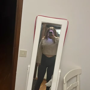 Stickad tröja  - Väldigt skönt material och har i storlek s 