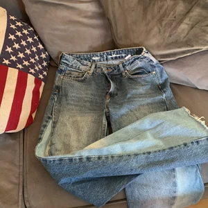 Balla jeans - Säljer dessa sjukt coola jeansen då dom är lite förstora i midjan för mig. Sitter annars sjukt bra ned till och har varit en av favoriterna ett tag. 