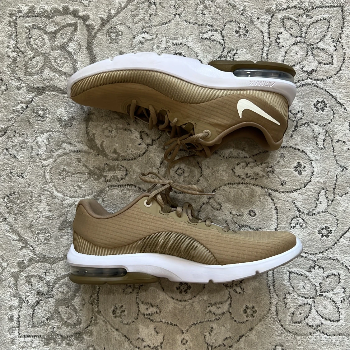 Nike AirMax skor beige 41