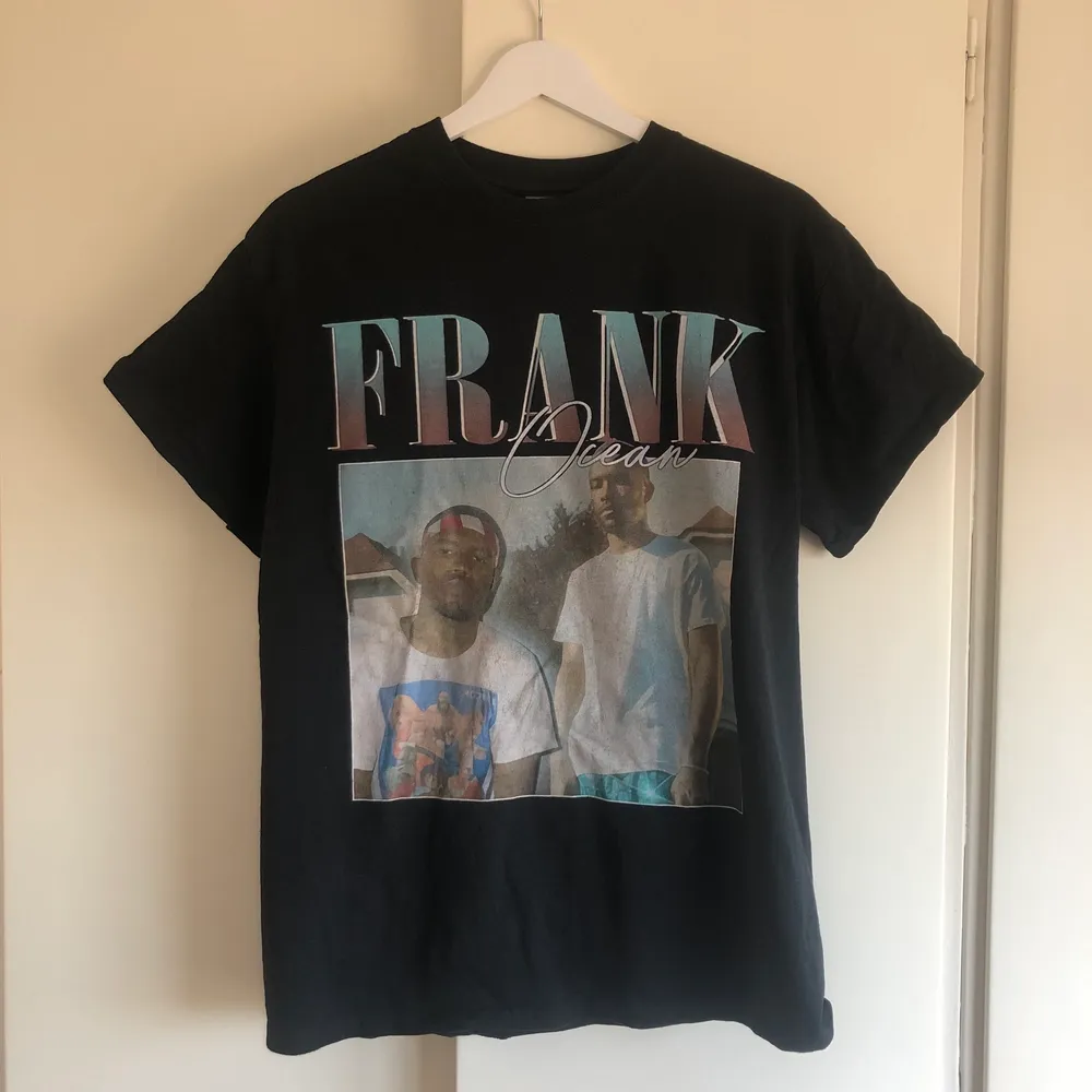 T-shirt med Frank Ocean-motiv. Fint begagnat skick! Storlek M.. T-shirts.