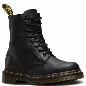 Dr Martens tjängor - Matt material. Använda fåtal gånger. ordinarie pris 1999kr